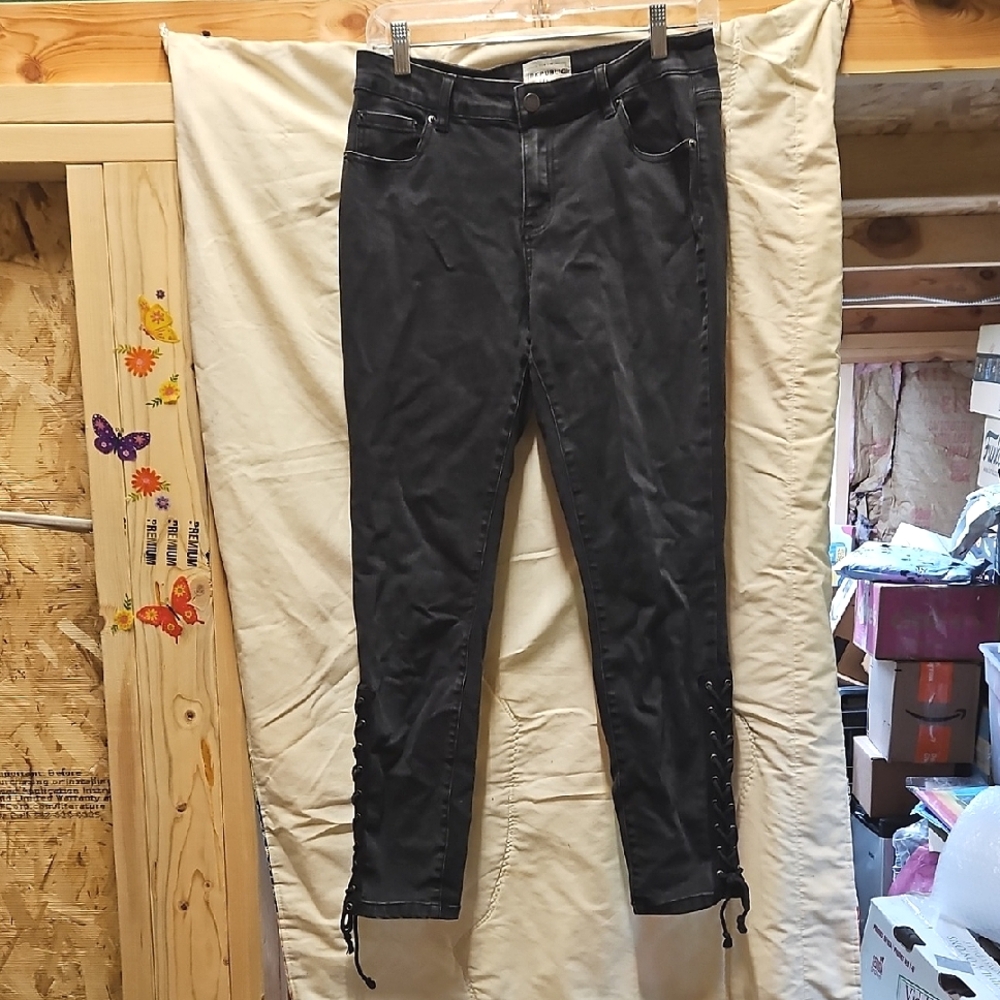 Like New For The Republic Black Skinny Jeans W/ Laces At Ankles Womens Size 8/28